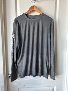 Vuori Performance Long Sleeve Sz L